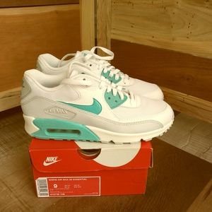 WMNS AIR MAX 90 ESSENTIAL SIZE 9